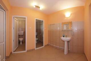 Гостевой дом Pensiunea Colt de Rai Săcel Одноместный номер с общей ванной комнатой-2